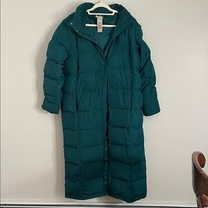 LL Bean Like NEW. Womens down long coat. Excellent condition